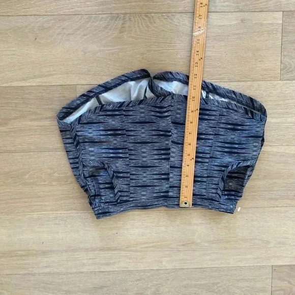 Athleta gray and black Ariel stellar shorts xs - Picture 2 of 4